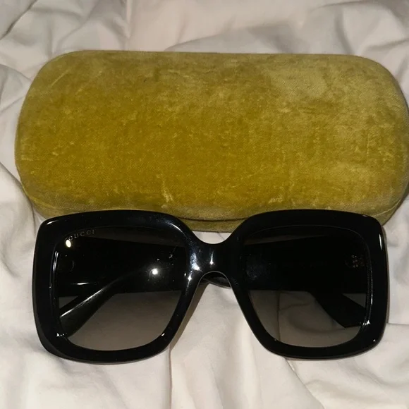Authentic Gucci black sunglasses🖤
